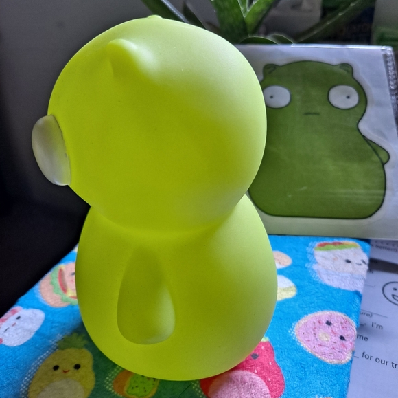 Bob's Burgers Kuchi Kopi Glow in the Dark Figurine & Sticker - Picture 4 of 6
